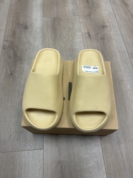 adidas Yeezy Slide Desert Sand • Pre-Owned - view 3