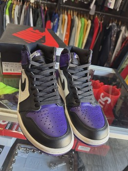 Air Jordan 1 Retro High Court Purple • Pre-Owned [7452] - photo 2
