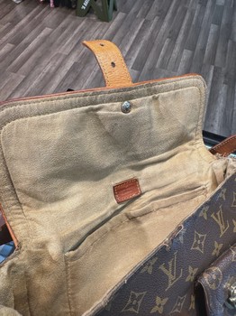 Louis Vuitton Hudson Leather Bag • Pre-Owned [5265] - view 3