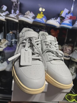 Off White Sneaker • Pre-Owned [4403] - view 2