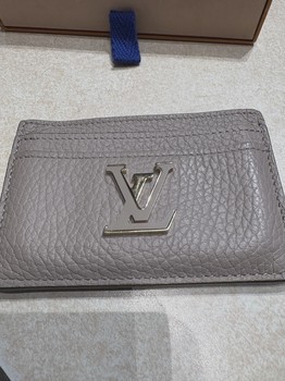 Louis Vuitton Beige  Card Holder • Pre-Owned [3630] - view 2