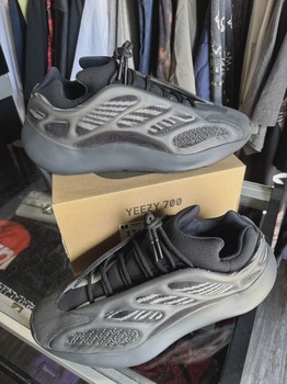 adidas Yeezy 700 V3 Alvah • Pre-Owned [5993] - view 2