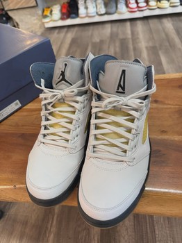 Air Jordan 5 Retro A Ma Maniére Dawn (Women's) • Pre-Owned [9864] - view 2