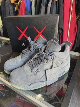 Jordan 4 Retro Kaws • Pre-Owned [1455] - view 4