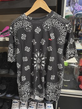 Supreme paisley tee XL • Pre-Owned [1564] - photo 1