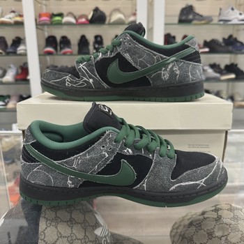Nike SB Dunk Low There Skateboards • Pre-Owned [7915] - view 2
