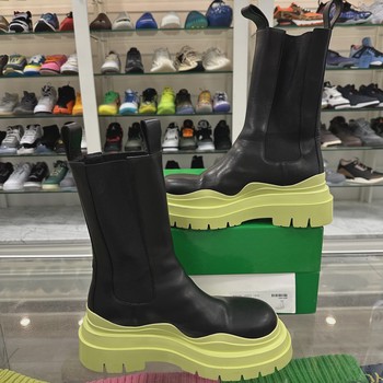 Bottega Veneta Tire Chelsea Boots • Pre-Owned [0996] - view 2