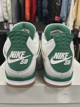 Air Jordan 4 Retro SB Pine Green • Pre-Owned [3906] - view 5