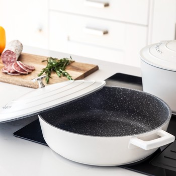 MASTERCLASS NON STICK SHALLOW CASSEROLE - 28CM/4 LITRE - CREAM