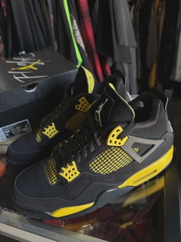 Air Jordan 4 Retro Thunder (2023) • Pre-Owned [2108] - view 2