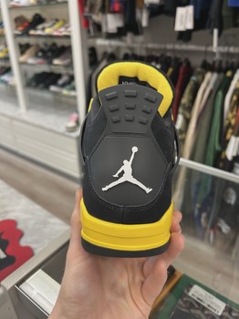 Jordan 4 Retro Thunder (2023) • Pre-Owned [7719] - view 2