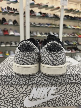 Air Jordan 1 Retro Low Original Black Cement • Pre-Owned [5519] - photo 4