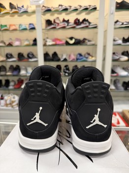 Air Jordan 4 Retro White Thunder • Pre-Owned [3774] - view 3