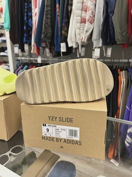 adidas Yeezy Slide Bone (2022/2023 Restock) • Pre-Owned [2586] - view 2