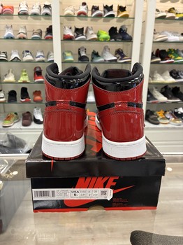 Jordan 1 Retro High OG Patent Bred (GS) - Pre-Owned - view 4