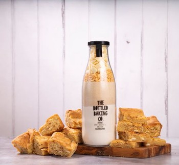 BOTTLED BAKING CO WHITE CHOCOLATE AND HONEYCOMB BLONDIE MIX