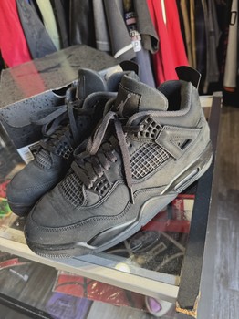 Air Jordan 4 Retro Black Cat (2025) • Pre-Owned [0135] - view 2