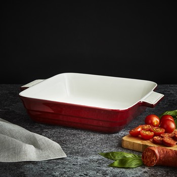 FOUNDRY SQUARE CERAMIC DISH - BORDEAUX RED