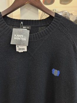 Kaws uniqlo knit Uniqlo x KAWS Lambswool Crewneck Sweater • Brand New [3141] - view 2