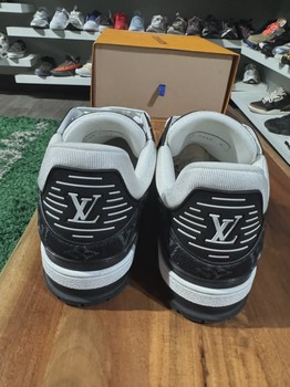 Louis Vuitton Black and White Trainers (9LV) • Pre-Owned [3478] - view 3