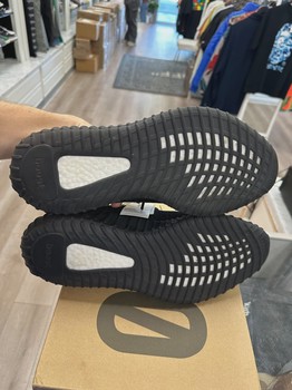 adidas Yeezy Boost 350 V2 Core Black White • Pre-Owned [4315] - view 5