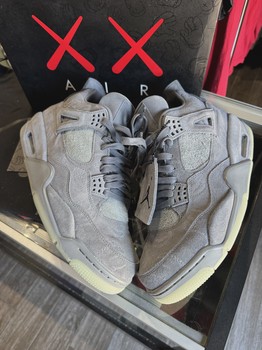 Jordan 4 Retro Kaws • Pre-Owned [1455] - view 3
