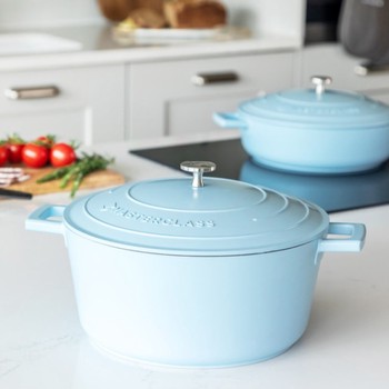 MASTERCLASS NON STICK CASSEROLE - 28CM/5 LITRE - SKY BLUE