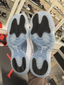 Air Jordan 11 Retro Legend Blue (2024) (Grade School) • Pre-Owned [0315] - view 6