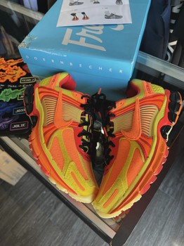 Nike Zoom Vomero 5 Doernbecher • Pre-Owned [3771] - view 2