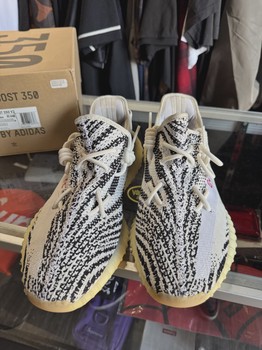 adidas Yeezy Boost 350 V2 Zebra • Pre-Owned [3645] - view 2