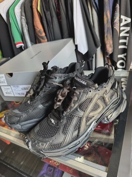 Balenciaga Runner Matte Black • Pre-Owned [4750] - view 2