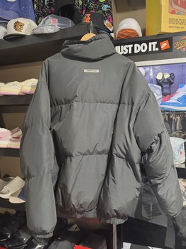 Essentials Black Puffer Jacket XL • Pre-Owned [9228] - view 2