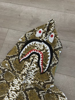 BAPE SSENSE Exclusive Khaki Shark Hoodie • Pre-Owned [7484] - view 5