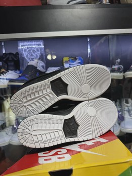 Nike SB Dunk Low Gnarhunters • Pre-Owned [9169] - view 2