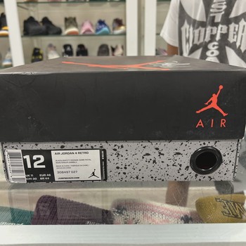 Air Jordan 4 Retro Cavs • Pre-Owned [5224] - view 3
