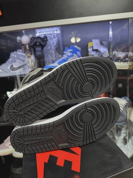 Air Jordan 1 Retro High Shadow (2018) • Pre-Owned [8140] - view 2