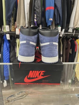 Air Jordan 1 Retro High Blue Moon • Pre-Owned [8431] - view 3