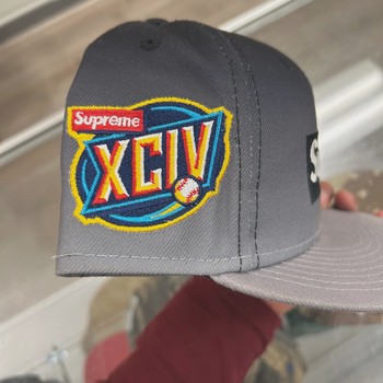 SS23 Supreme Gradient Box Logo New Era 'Black' • Pre-Owned [1663] - view 5