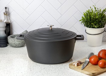 MASTERCLASS NON STICK CASSEROLE - 28CM/5 LITRE - MATT BLACK