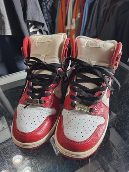 Nike Dunk High Pro SB Supreme Red Stars No Box • Pre-Owned [4184] - view 2