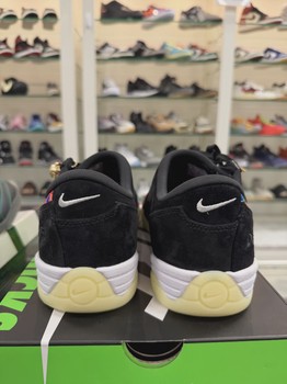 Nike Total 90 Ducks of a Feather Oregon Ducks Beautiful Game • Brand New [9165] - view 2