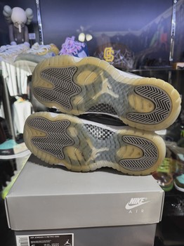 Air Jordan 11 Retro Cool Grey (2021) (Grade School) • Pre-Owned [1904] - view 4