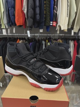 Air Jordan 11 Retro Bred 2019 • Pre-Owned [7820] - view 4