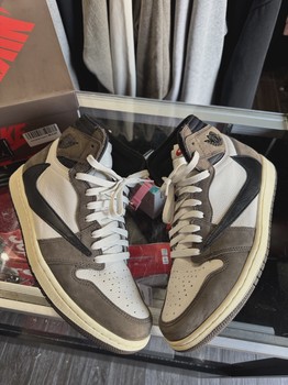 Air Jordan 1 Retro High Original SP Travis Scott Mocha • Pre-Owned [5131] - view 3