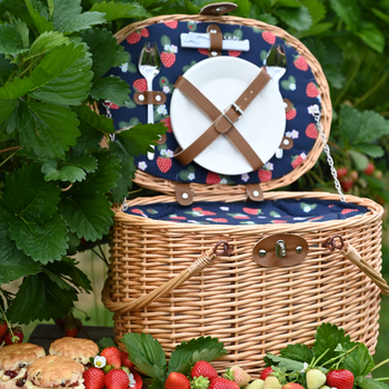STRAWBERRIES & CREAM 2 PERSON BASKET