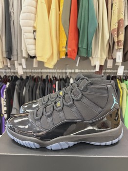 Air Jordan 11 Retro Gamma Blue (2025) • Pre-Owned [6099] - view 2