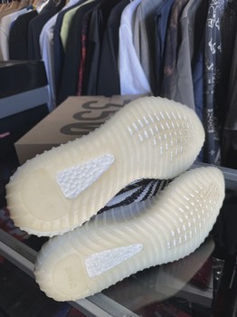 adidas Yeezy Boost 350 V2 Zebra • Pre-Owned [4530] - view 3