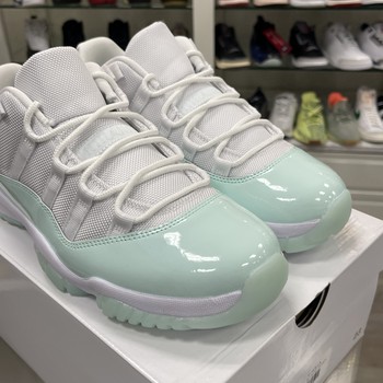 Jordan 11 Retro Low Igloo (W) - Pre-Owned - view 4