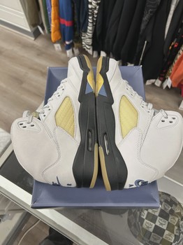 Air Jordan 5 Retro A Ma Maniére Dawn (Women's) • Pre-Owned [0763] - view 3