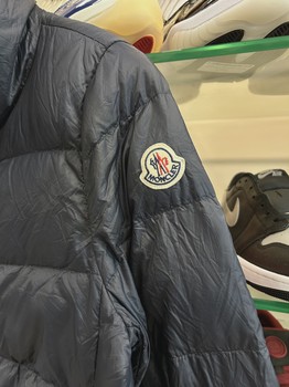Moncler womens Puffer jacket navy • Pre-Owned [1155] - view 2